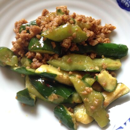 お手軽だけどご飯がススム♬キュウリのカレー炒め